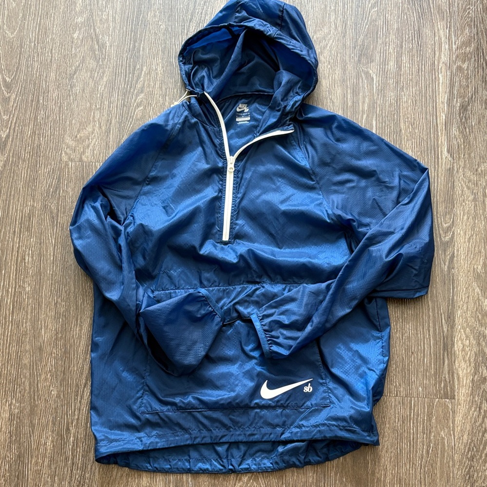 Nike sb Men's Navy Hooded Windbreaker